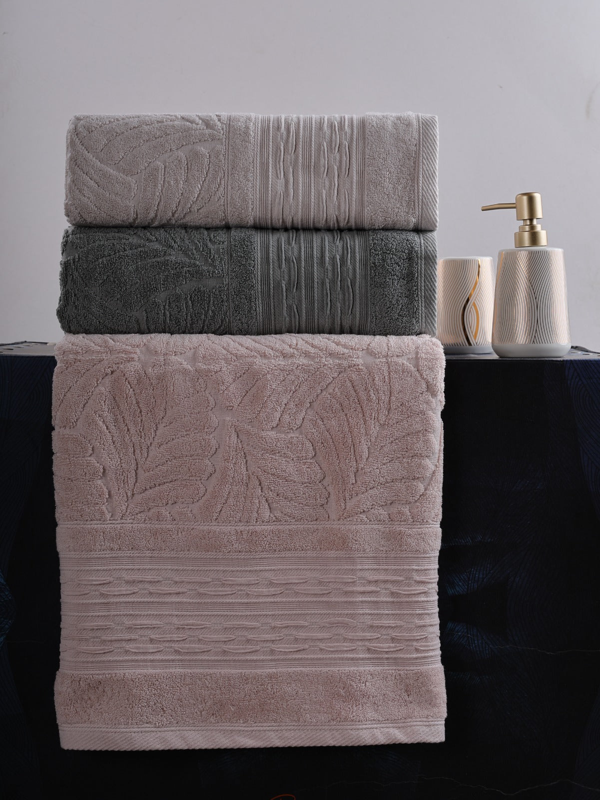 100% Cotton Towel Leaves Style (70 × 140 cm)