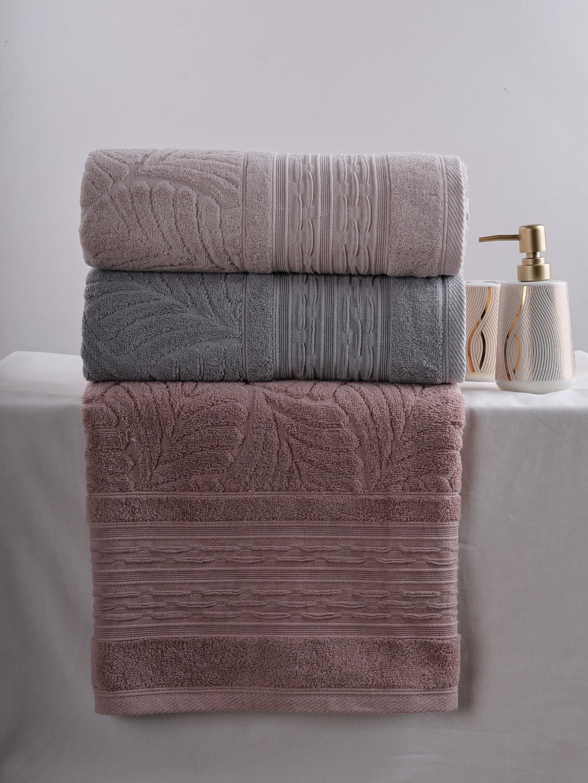 100% Cotton Towel Leaves Style (70 × 140 cm)