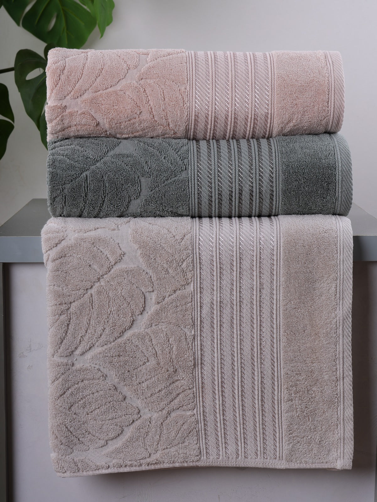 100% Cotton Towel Leaves Style (70 × 140 cm)
